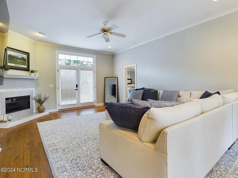 4 McQueen Pl — Photo 14