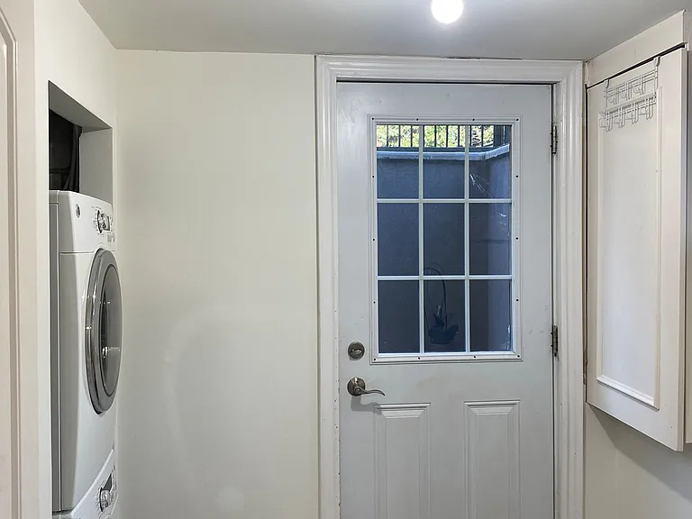 48 Sunnywood Cres #BASEMENT — Photo 2