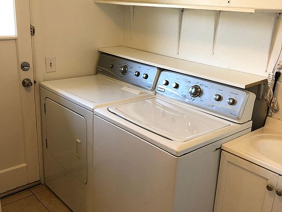 Laundry, Hookups only