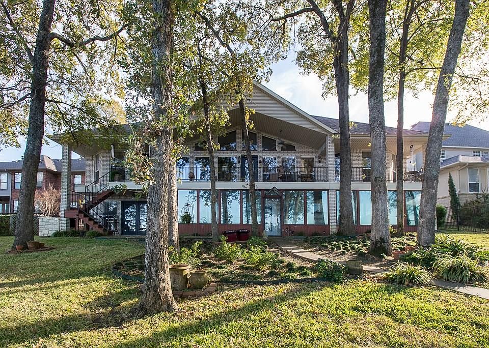 1st image of 108 Lakeside Ct