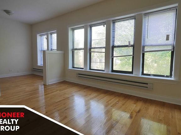 2nd image of 3823 N Fremont St #3823W3