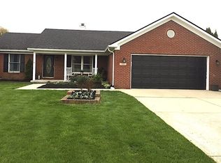 1123 W Creek Ridge Dr, Fountaintown, IN 46130