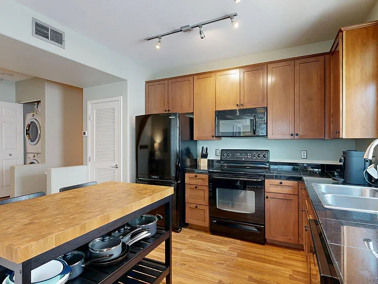 615 E Portland St #118 — Photo 5
