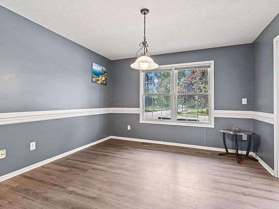 3rd image of 183 Cheshire Crossing Dr