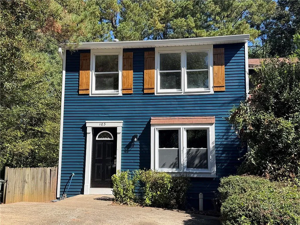 3 bed, 2.5 bath, 1654 sqft, $2,100 — Photo 1