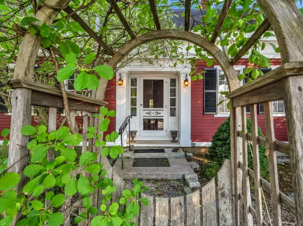 25 Church Street, Damariscotta, ME 04543