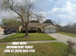 222 Greenshire Dr, League City, TX 77573