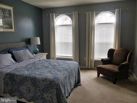 5th image of 2133 Hanford Way
