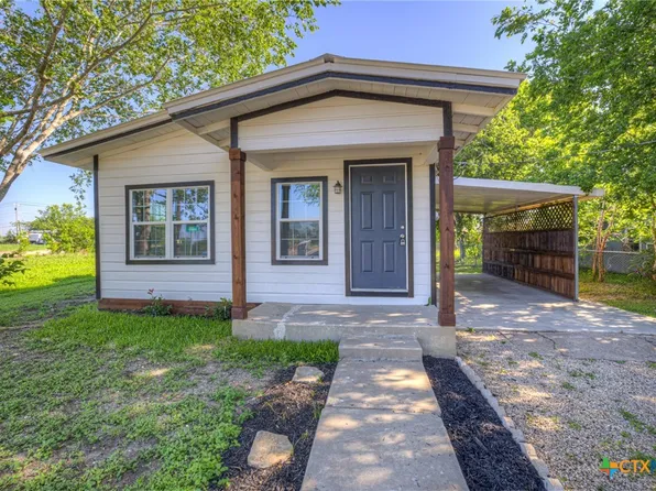1054 Morelos St, Seguin, TX 78155
