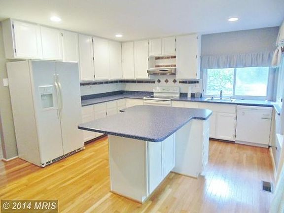 Bright, Spacious Kitchen