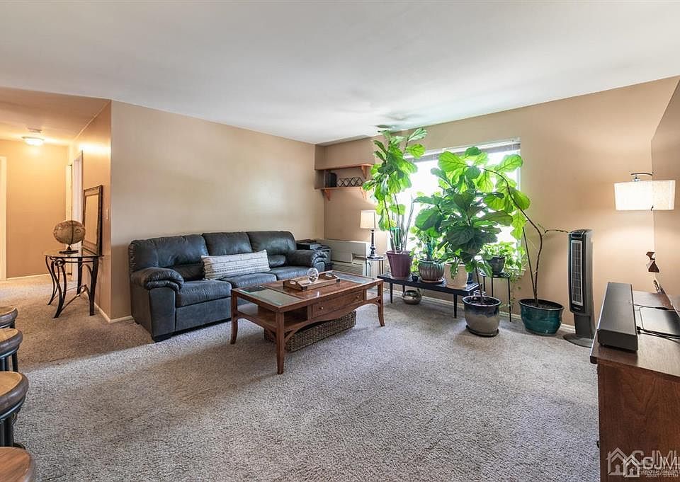 1st image of 109 Aimwick Ct