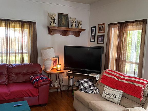 4th image of 718 N Kelly Ave