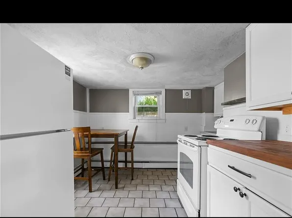 40 Centre St, West Warwick, RI 02893