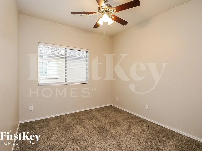 8811 S 57th Ln — Photo 10
