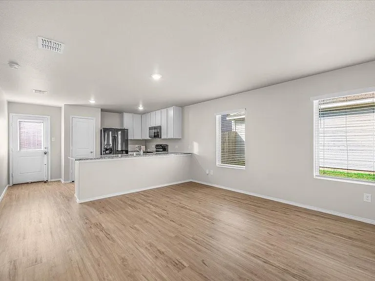 1412 Silver Oak Ln — Photo 21