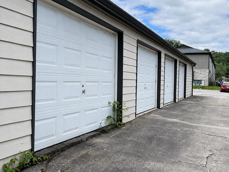 2717 Folts Dr — Photo 6