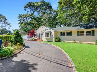 17 Silver Rd, Mastic Beach, NY 11951