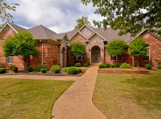 104 Manitou Dr, Maumelle, AR 72113