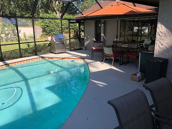 Screened Lanai/ Patio