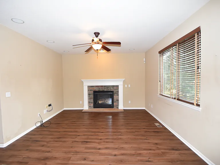 24623 E Hoover Pl — Photo 7