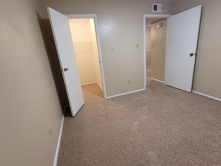 Sleepy Hollow Apartments — Photo 34