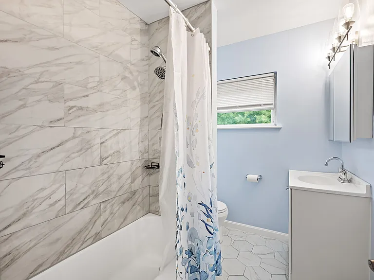 139 Hawaii Ave NE — Photo 15