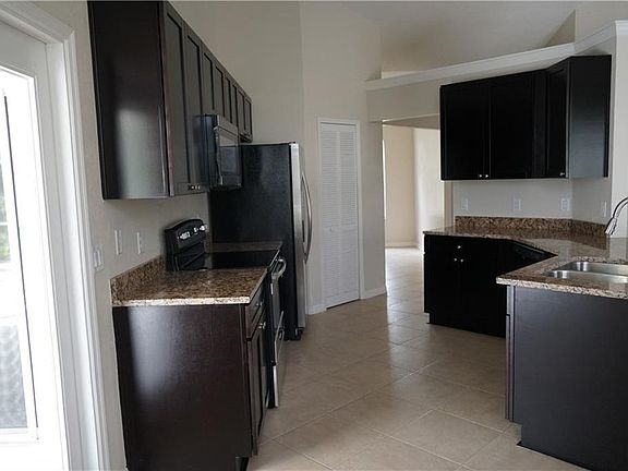 3rd image of 2534 Dovetail Dr