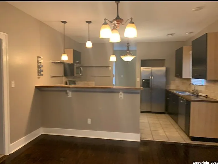 1446 W Kings Hwy — Photo 6