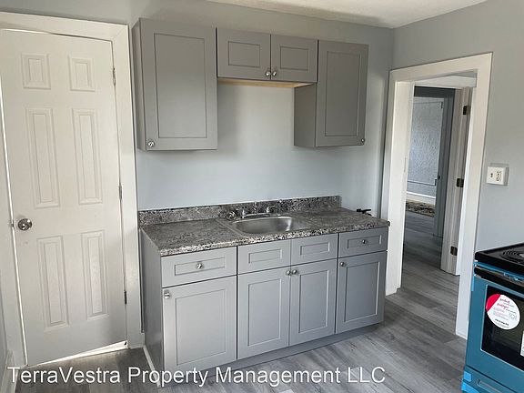 3rd image of 178 N Broadway #3