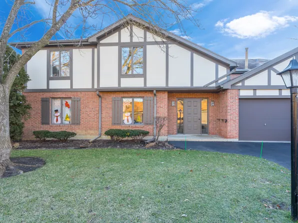 27 Parliament Dr E, Palos Heights, IL 60463