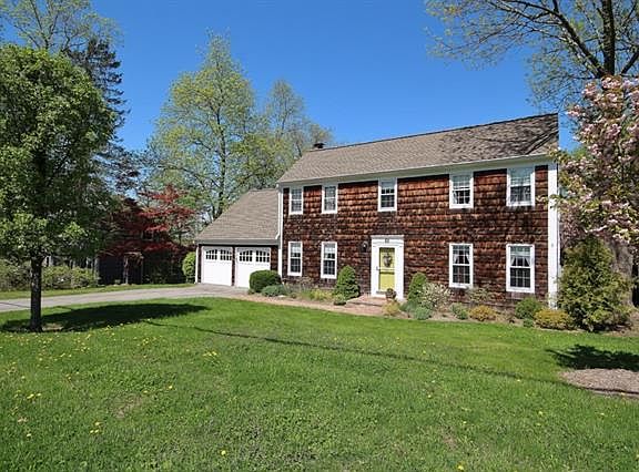 3rd image of 38 Sunset Dr