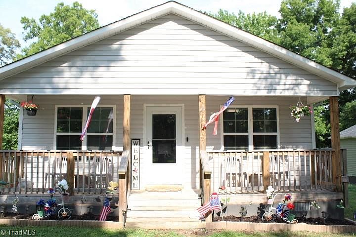 1st image of 400 Weavil St