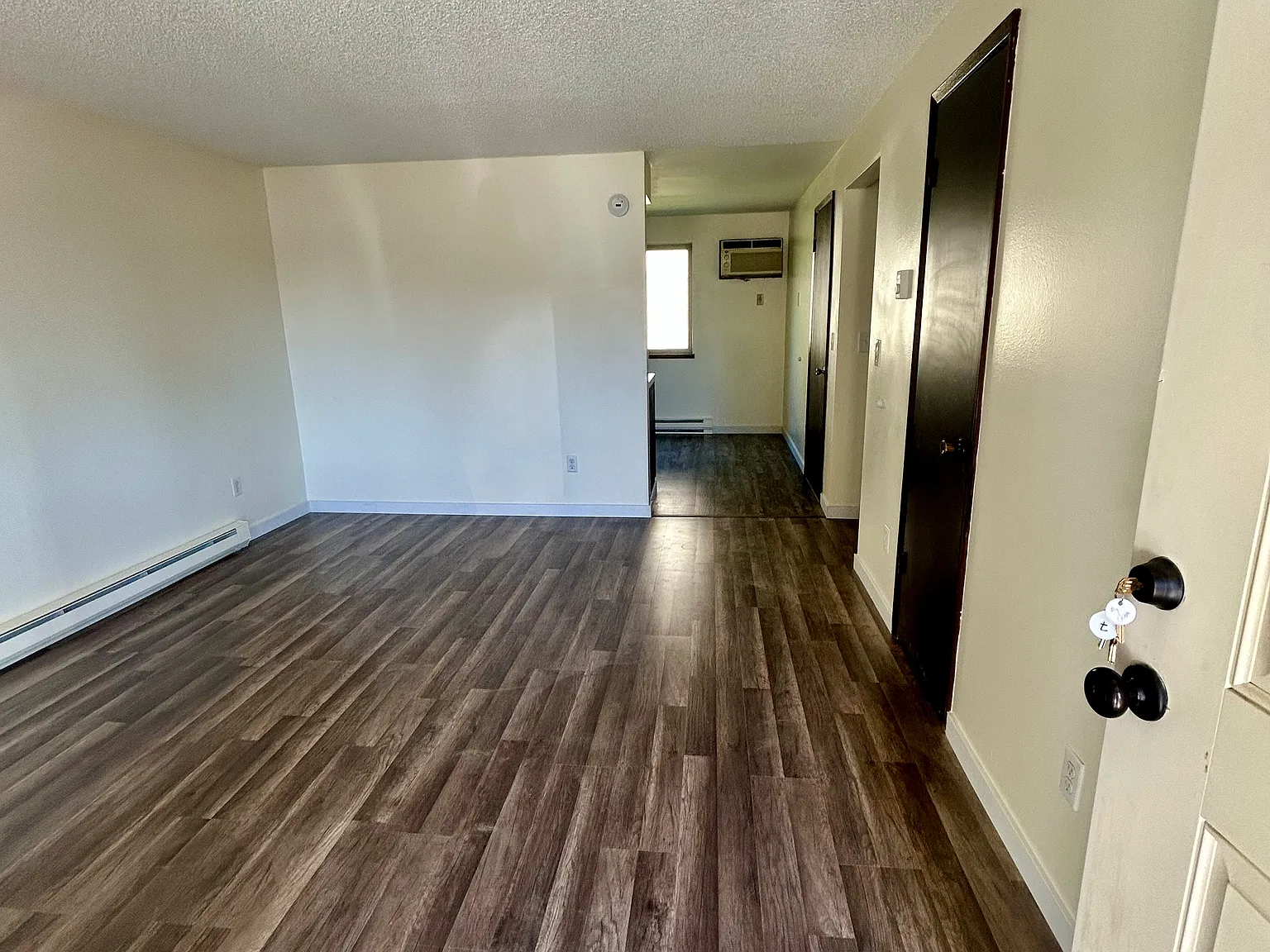 2 bed, 700 sqft, $1,050 — Photo 3