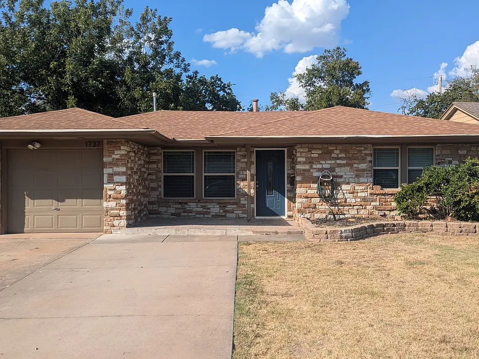1737 Westchester Dr