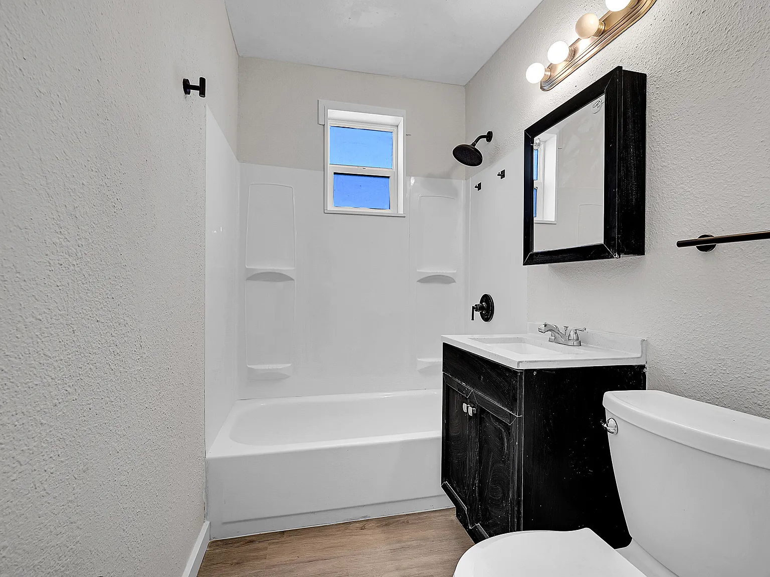 3 bed, 1056 sqft, $2,250 — Photo 4