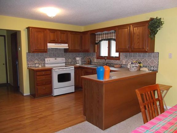 3rd image of 7058 Lakewood Dr