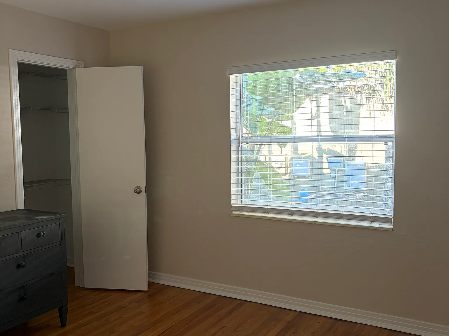3 bed, 1.5 bath, 1149 sqft, $3,200 — Photo 3