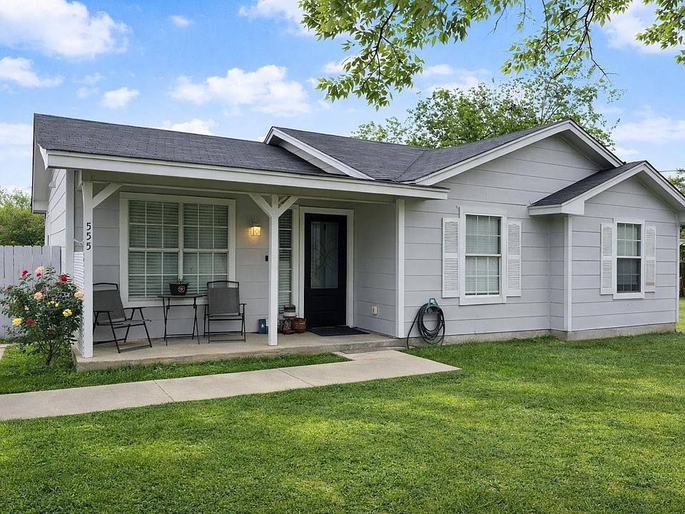 1st image of 555 Live Oak Drive