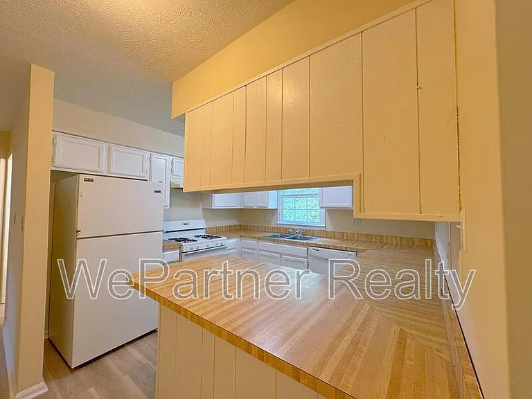 5332 Winslow Xing — Photo 8