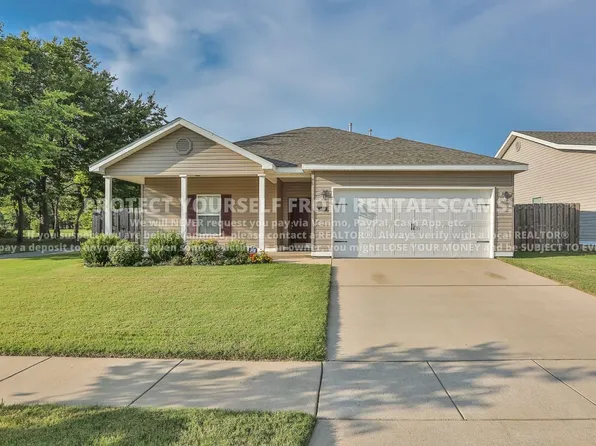 4400 W Serviceberry Dr, Fayetteville, AR 72704