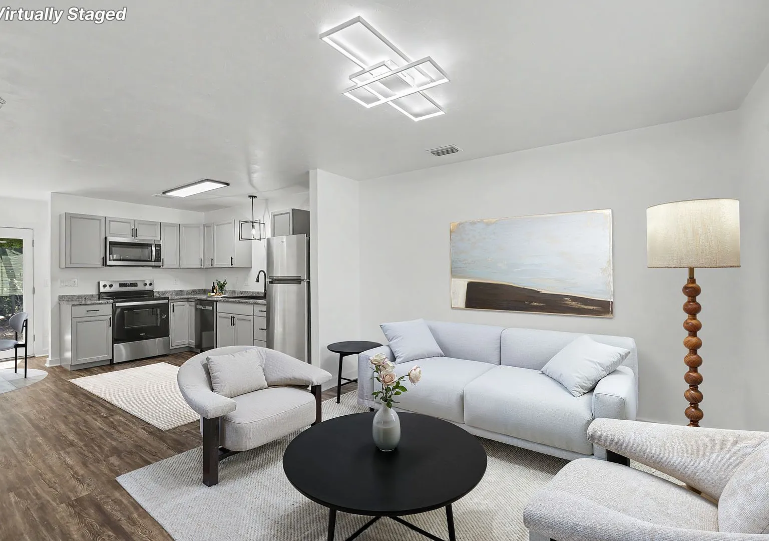 Fully Renovated 2 Bedroom Townhome Near FSU Walk to Campus! — Photo 2
