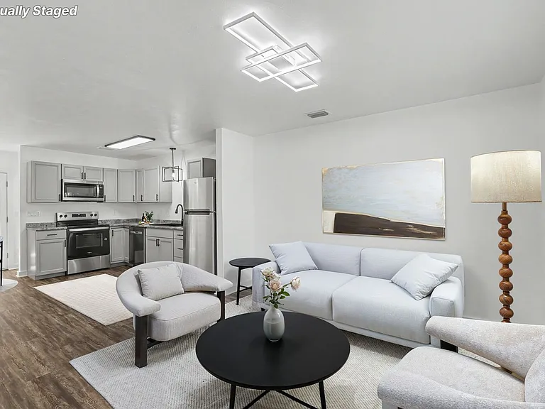 1889 Belle Vue Way #1 — Photo 2