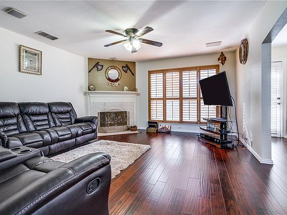 4th image of 937 Kings Cross Dr