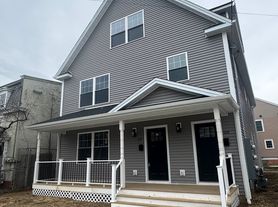 281 Harriet St, Bridgeport, CT