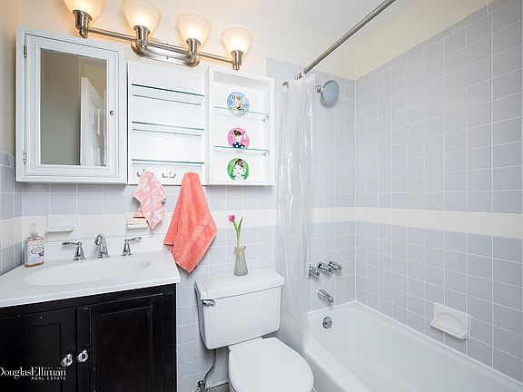 3rd image of 72 Saint Nicholas Ave APT 4D