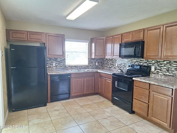 3rd image of 463 Corbin Park Rd