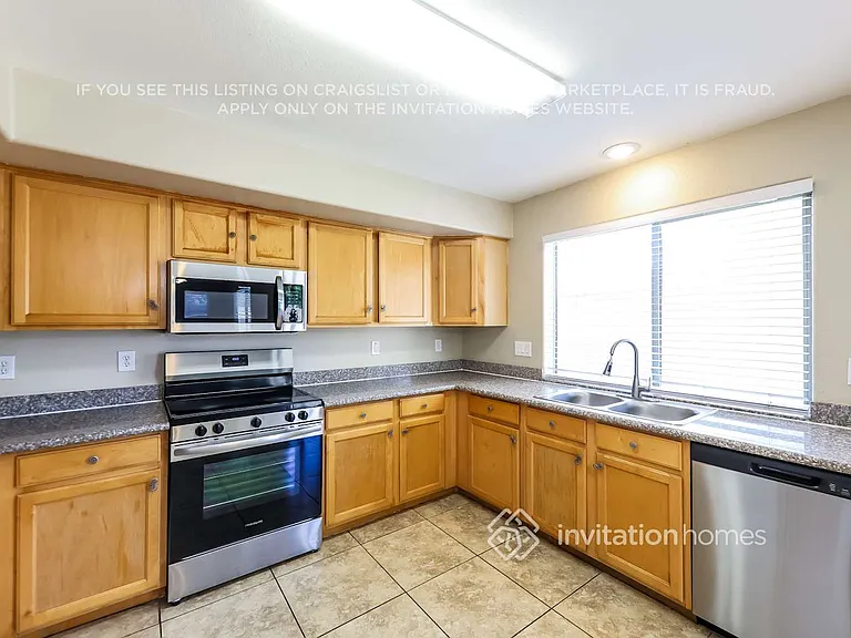 12937 W Holly St — Photo 9
