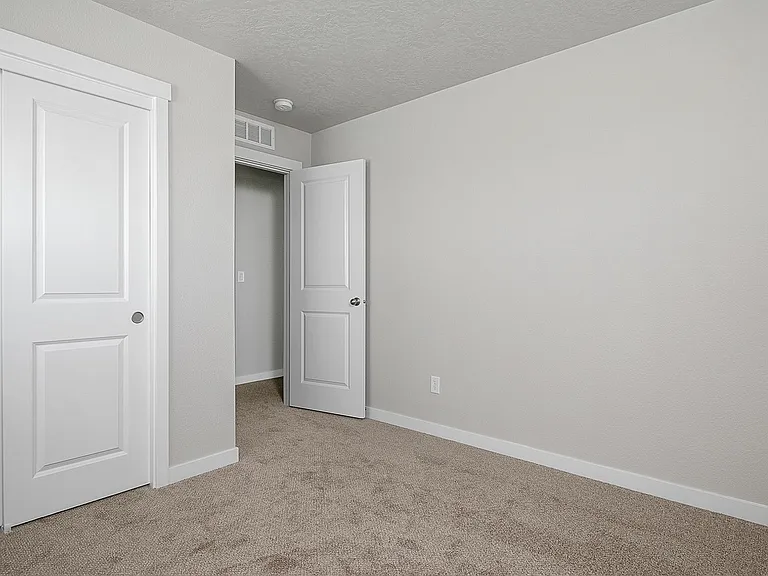 678 E Taper St — Photo 22