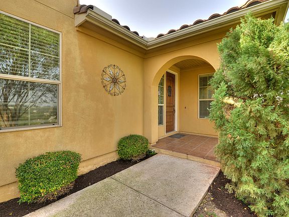4th image of 315 Bonaire Ct