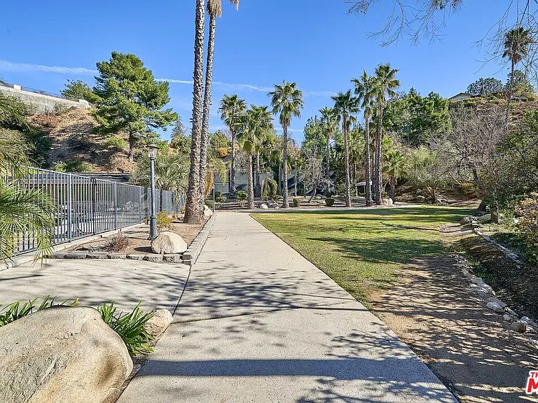 5354 Stardust Rd — Photo 32